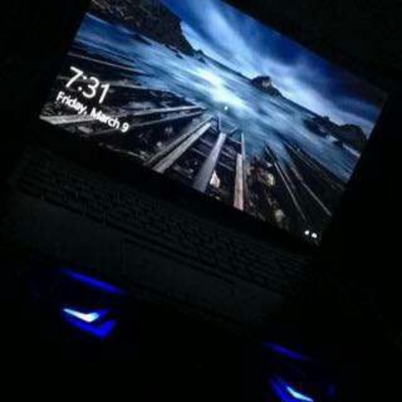 Laptop - Picture 2 of 5